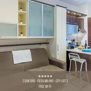 Strategic House - Metro M5 San Siro - Free Wi-fi Appartamento Milano